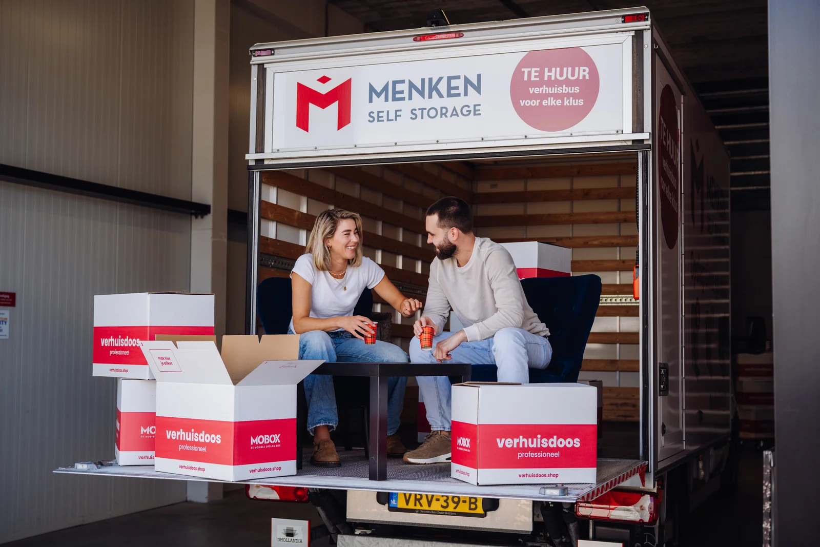 Opslagruimte en verhuisbus bij Menken